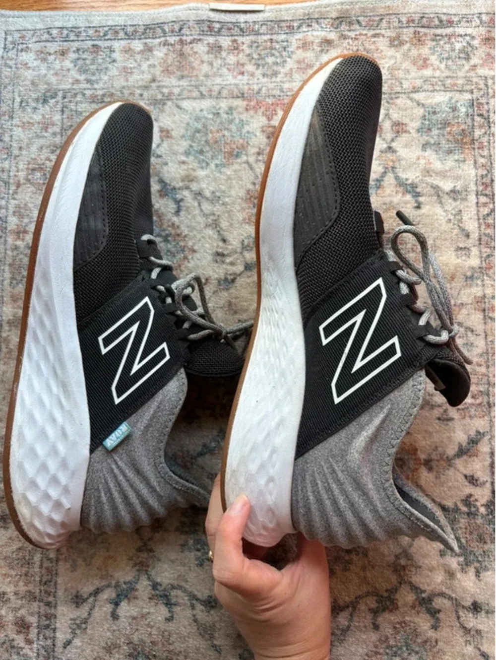 Mens Black and White New Balance Roav Sneakers Size 11.5